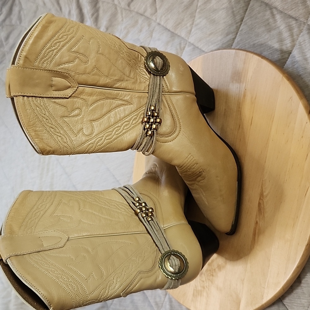 ACME Vintage Beige Heeled Western Boots Pointed Toe Concho Beaded Ankle Detail 8 - Picture 7 of 10
